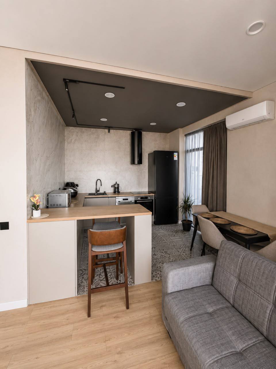 An 81.2 m² apartment with a direct view of the sea at 17 Pirosmani Street — Photo 1