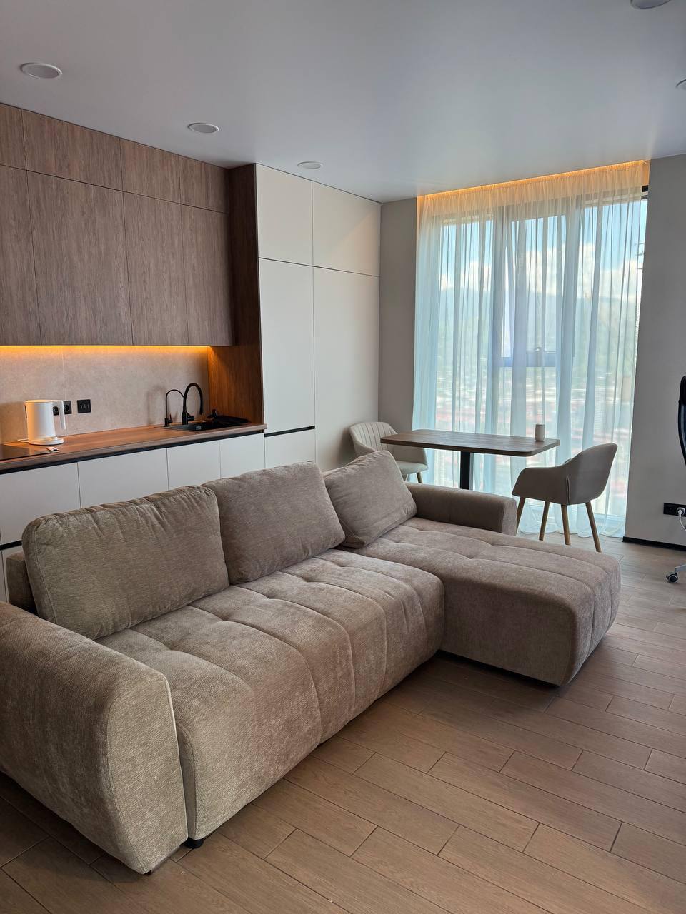 Designer 2+1 Apartment in Black Sea Towers — Photo 4