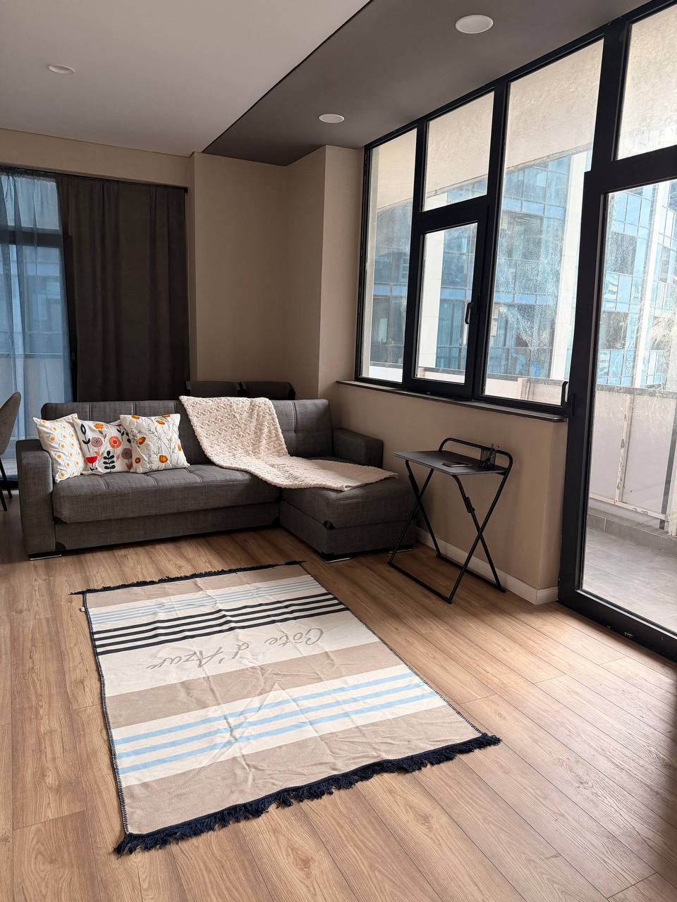 An 81.2 m² apartment with a direct view of the sea at 17 Pirosmani Street — Photo 7