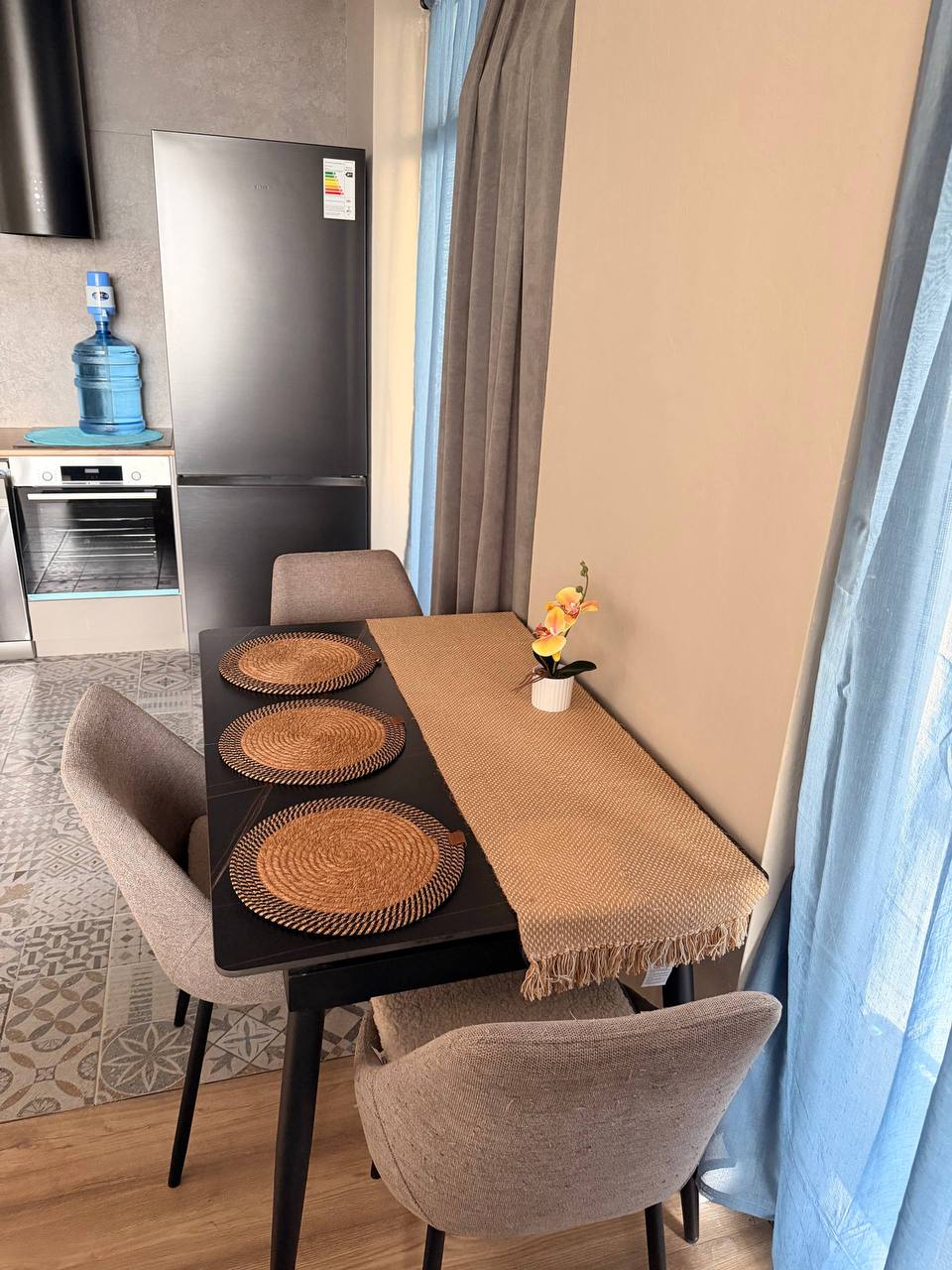 An 81.2 m² apartment with a direct view of the sea at 17 Pirosmani Street — Photo 6