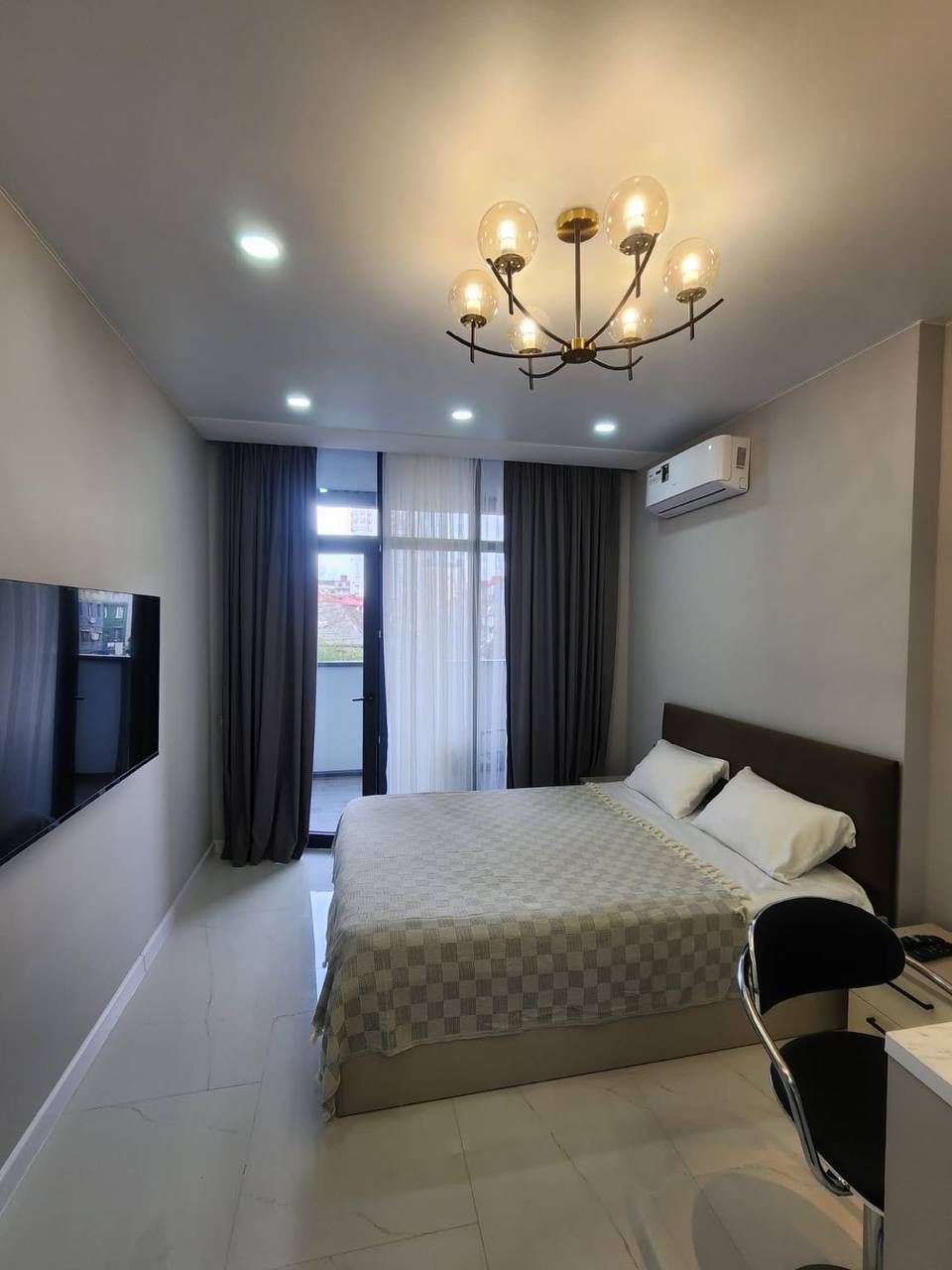 Fully furnished studio apartment in Black Sea Towers, Block B — Photo 1