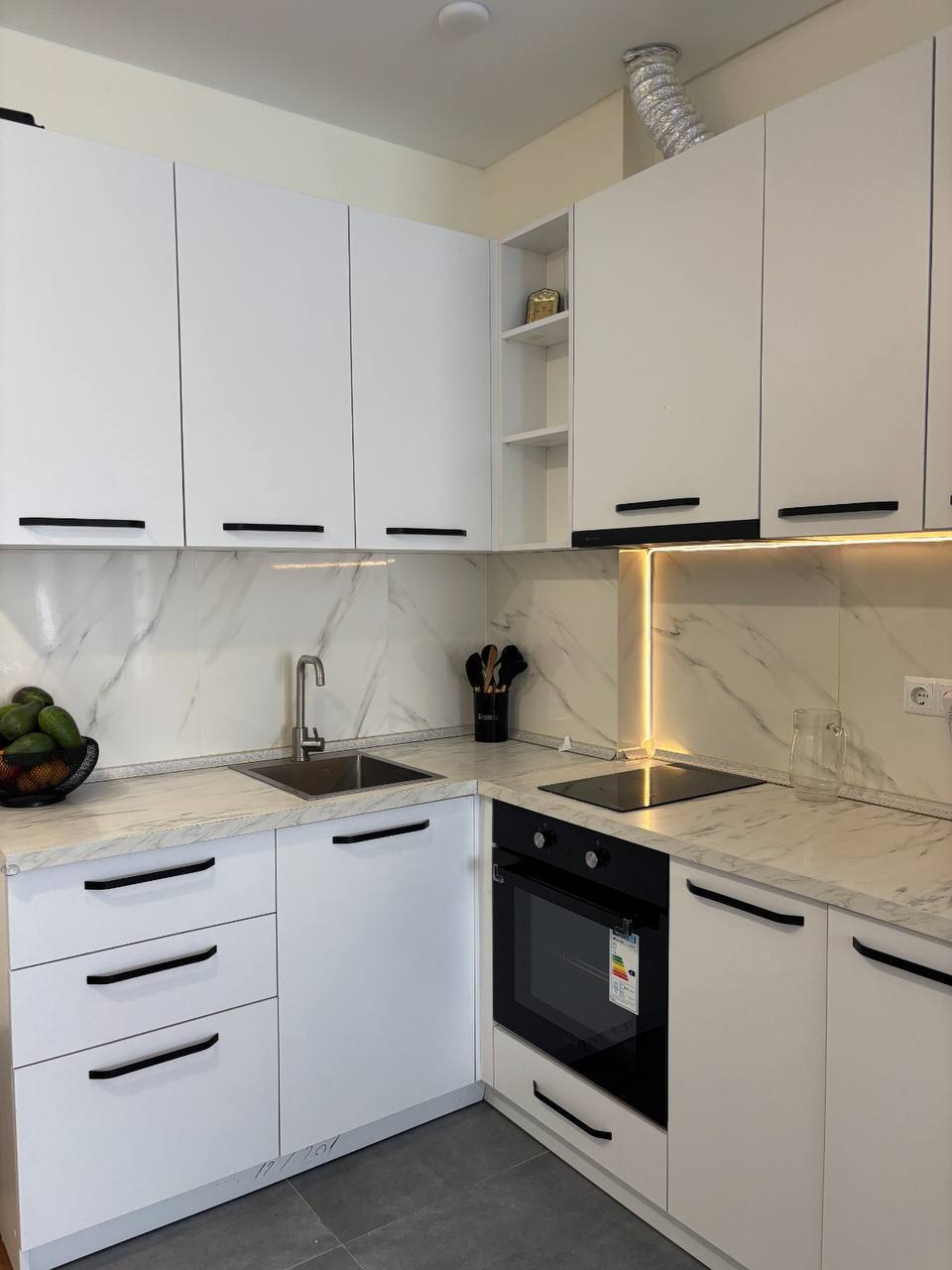 Renovierte 1+1-Wohnung in Al Mare — Foto 3